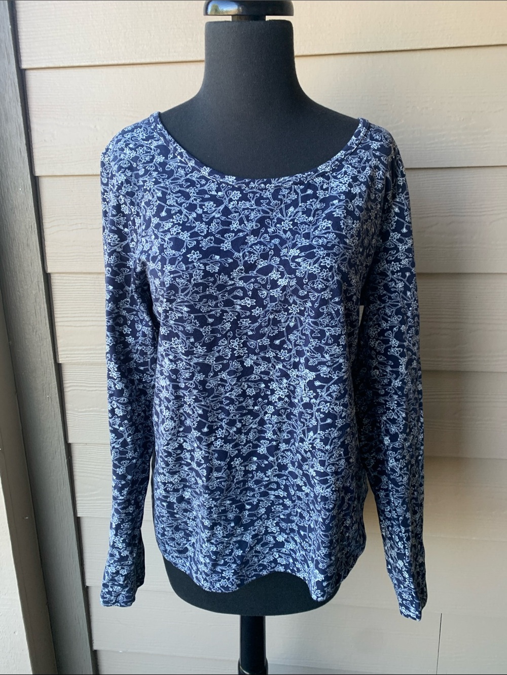 Peruvian Connection NWT Baby’s Breath Tee Blue and White Floral Scoop Neck